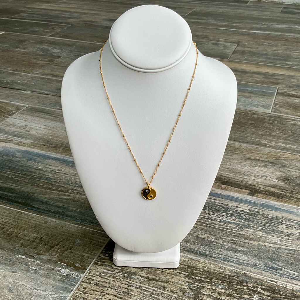 Elegant Gold Pendant Necklace 35$